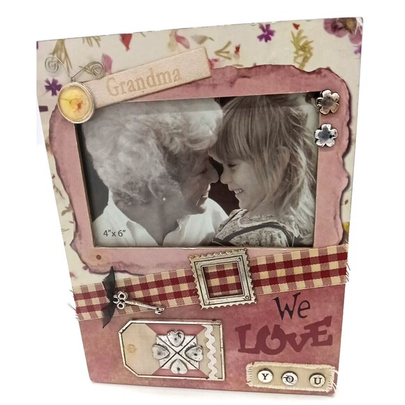 Vintage Style We Love Grandma Photo Frame - Picture 3 of 8